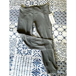 NWT Athleta Salutation Powervita 7/8 Tights